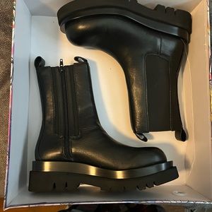 PRICE FIRM - Jeffrey Campbell Tanked Chelsea boots